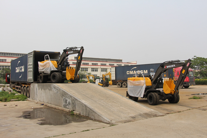 热烈祝贺沃尔华集团 首批10台轮式挖掘机顺利出口马来西亚