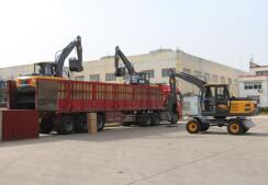 沃尔华新款轮式挖掘机发往华东地区